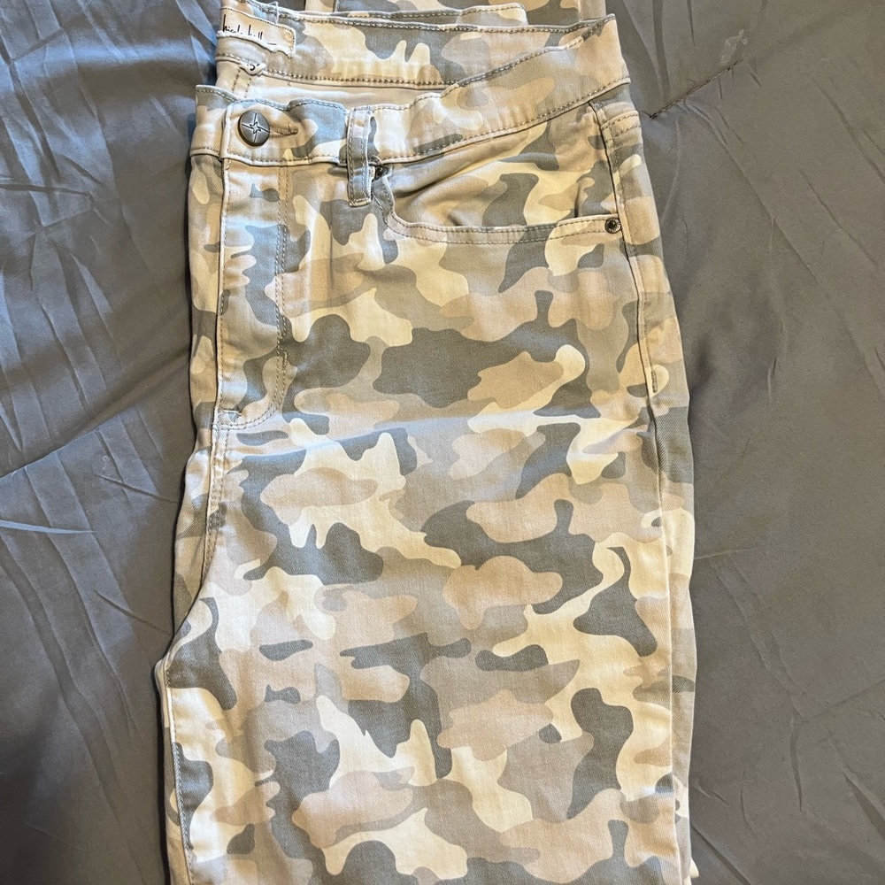 Nicole Miller stretch camouflage pants